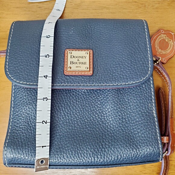 Dooney & Bourke Disneyland Club 33 Navy Crosssbody 2014 Leather Hang Tag Rare - Picture 14 of 15